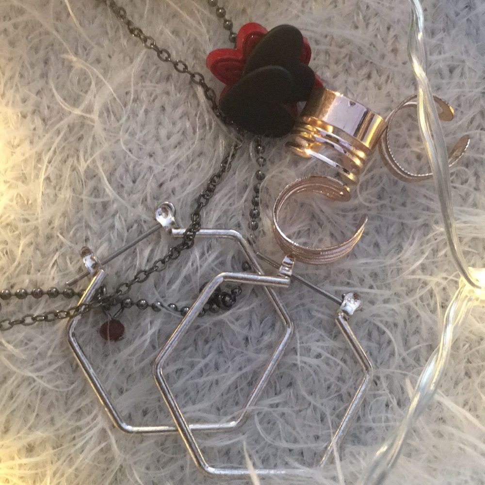 Jewelry - Picture 3 of 3